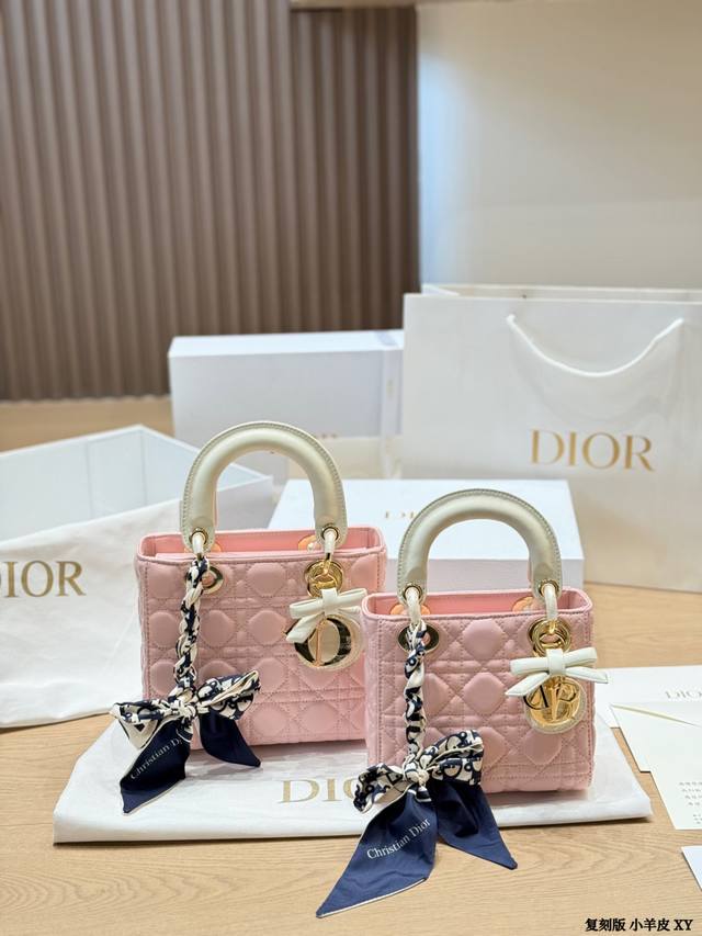 Replica Dior Lady bag in lambskin, four-compartment lambskin. A classic Dior Lad