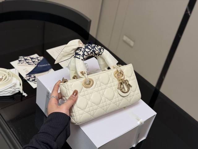 p with box Dior Lady Leather Horizontal Bag New Dior Bag Style Two Straps, I lik