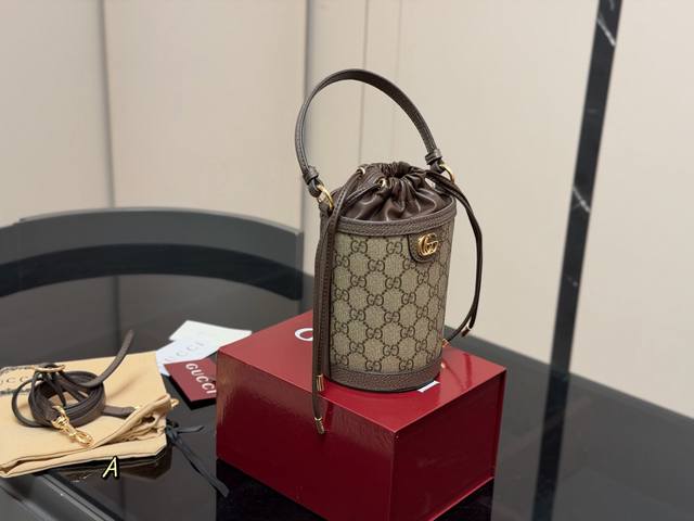 p with folding box Size: 12*16Cm Gucci Ophidia bucket bag This bag is so classic p with folding box Size: 12*16Cm Gucci Ophidia bucket bag This bag is so classic