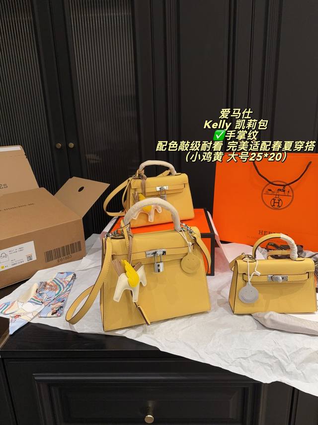 Large size with palm print design (25*20 cm) with folding box; Medium size with Large size with palm print design (25*20 cm) with folding box; Medium size with