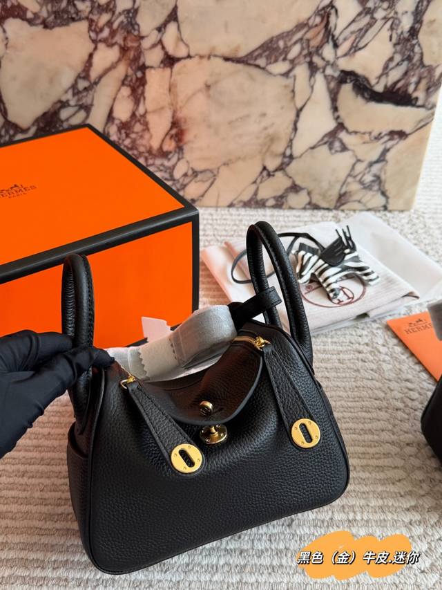 250 Comes with full packaging. Size: 19*13cm. Made of top-grain cowhide! H&M Min 250 Comes with full packaging. Size: 19*13cm. Made of top-grain cowhide! H&M Min