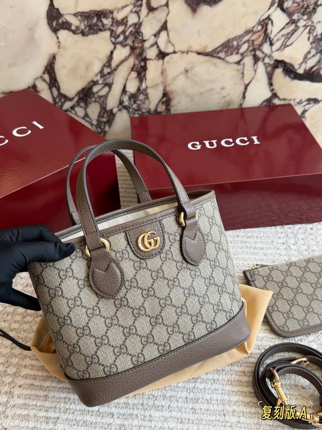 The replica Gucci Mini Tote Bag is so cute! The new Emblem series mini tote bag The replica Gucci Mini Tote Bag is so cute! The new Emblem series mini tote bag
