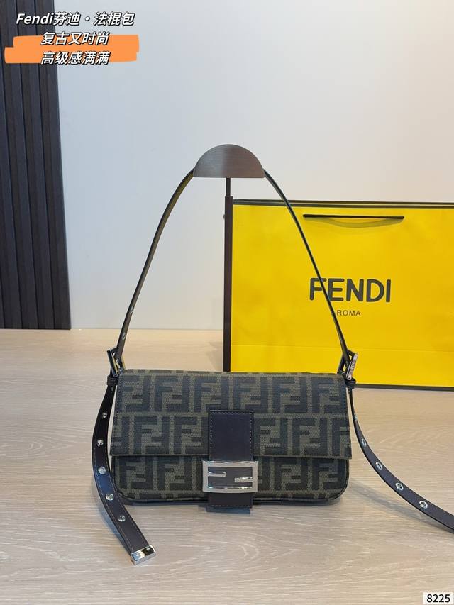 p Gift box Fendi Baguette bag Shoulder or crossbody is no problem It has a relax p Gift box Fendi Baguette bag Shoulder or crossbody is no problem It has a relax