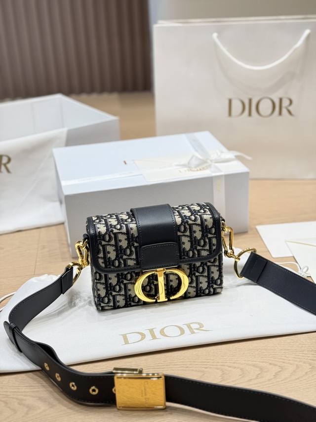 Top-quality original fabric, mini Dior Box bag. This new box bag uses the same d