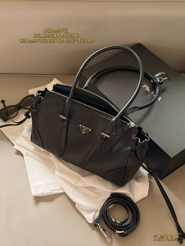 330 Cowhide leather with box. Size: 32*20cm. Prada Bonnie Soft new handbag~ The 330 Cowhide leather with box. Size: 32*20cm. Prada Bonnie Soft new handbag~ The