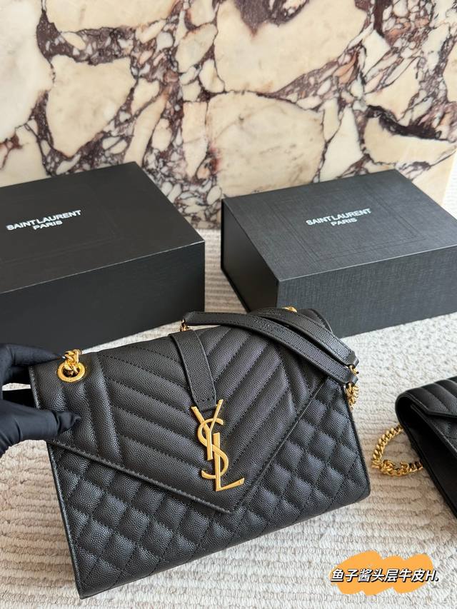 310 270 Cowhide leather bag with box. Size: 24*17cm (medium), 21*13cm (small). S 310 270 Cowhide leather bag with box. Size: 24*17cm (medium), 21*13cm (small). S