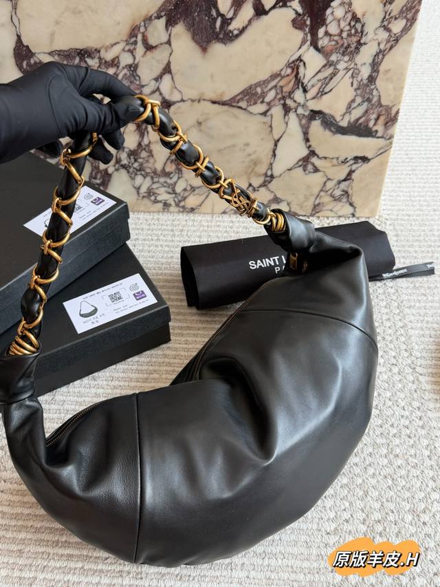 Large lambskin YSL Amalia bag, how come it has such a relaxed feel? The new Amal Large lambskin YSL Amalia bag, how come it has such a relaxed feel? The new Amal