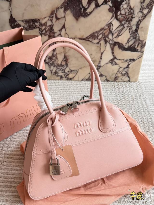 Miu Miu Vivant Bowling Bag, made of cowhide leather. A classic design with supp