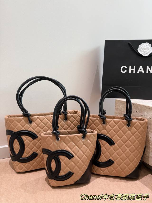 Comes with a folding box. This Chanel Cambon basket bag overturns most people's