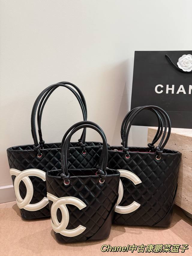 Comes with a folding box. This Chanel Cambon basket bag overturns most people's