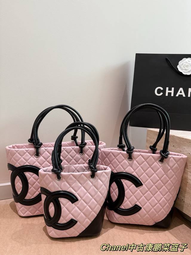 Comes with a folding box. This Chanel Cambon basket bag overturns most people's