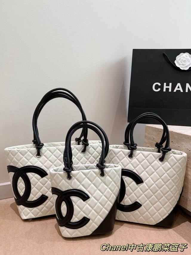 Comes with a folding box. This Chanel Cambon basket bag overturns most people's