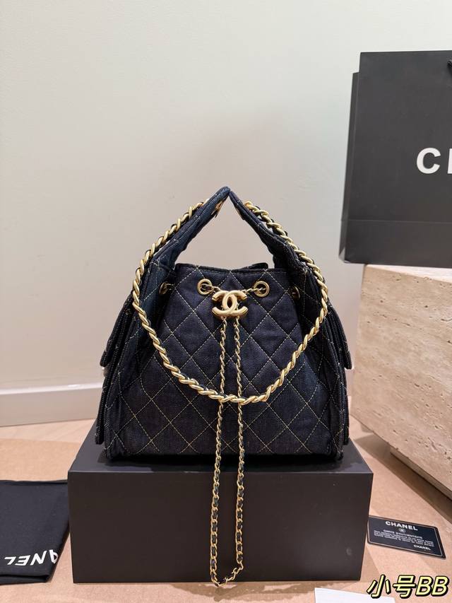 Denim Chanel 25C Hobo Shoulder Bag. This Chanel 25C Hobo shoulder bag features a