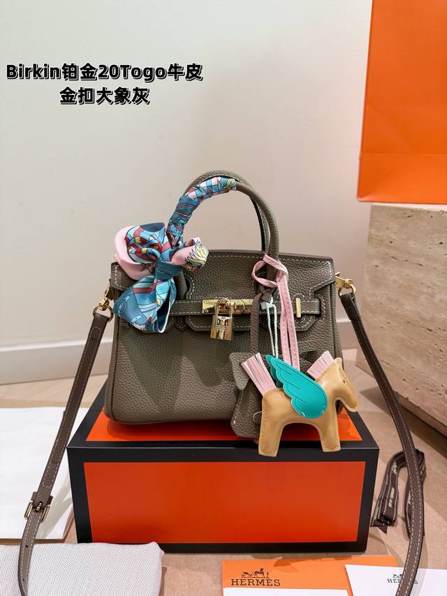 Comes with gift box. Size: 20cm. Gold hardware. It's Birkin Togo season! Made wi