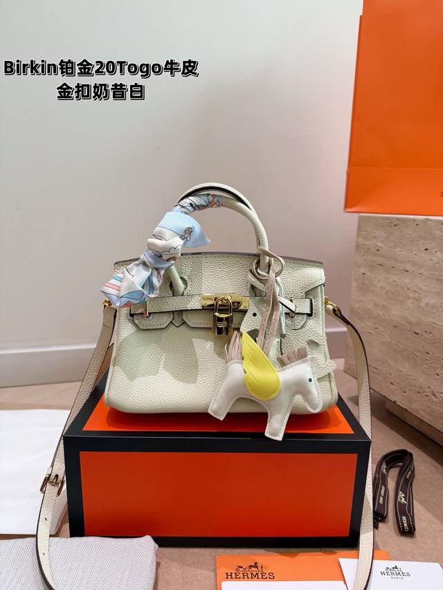 Comes with gift box. Size: 20cm. Gold hardware. It's Birkin Togo season! Made wi