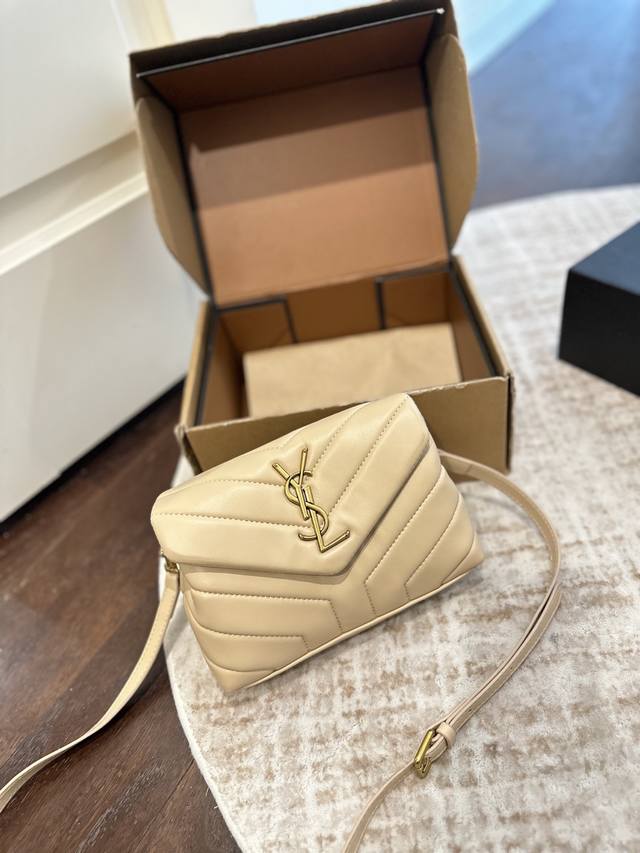 YSL Loulou Puffer lambskin cloud bag is absolutely gorgeous! The soft, comfortab YSL Loulou Puffer lambskin cloud bag is absolutely gorgeous! The soft, comfortab