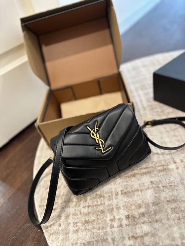 YSL Loulou Puffer lambskin cloud bag is absolutely gorgeous! The soft, comfortab YSL Loulou Puffer lambskin cloud bag is absolutely gorgeous! The soft, comfortab