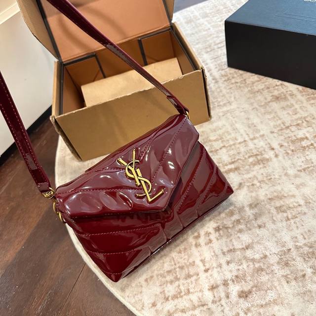 YSL Loulou Puffer patent leather cloud bag is absolutely gorgeous! The soft, com YSL Loulou Puffer patent leather cloud bag is absolutely gorgeous! The soft, com