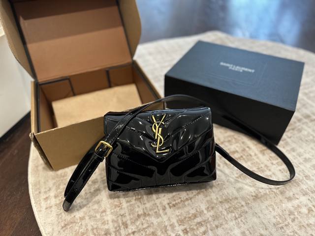 YSL Loulou Puffer patent leather cloud bag is absolutely gorgeous! The soft, com YSL Loulou Puffer patent leather cloud bag is absolutely gorgeous! The soft, com
