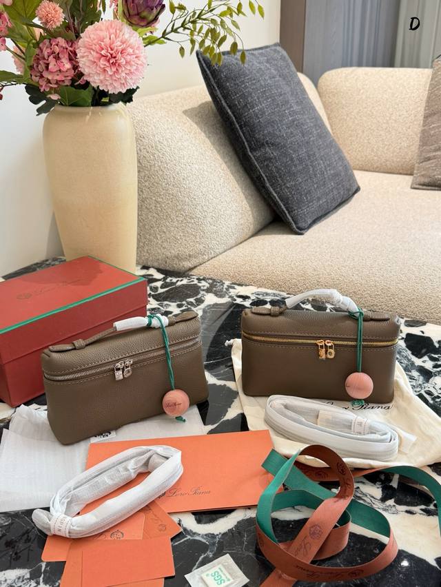 Loro Piana L19 Lunch Bag The Loro Piana Extra Pocket L19 lunch bag is made of to