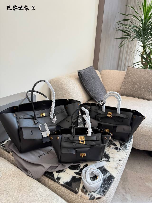 Balenciaga Bel Air Handbag The Balenciaga Bel Air handbag, made of black grained
