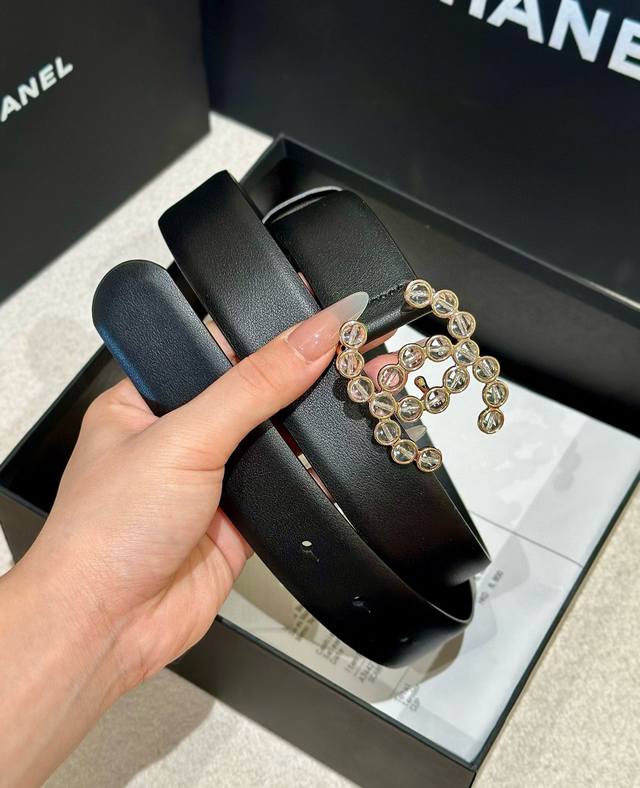 Chanel 树脂水晶 Logo搭扣 黄铜金属 进口胎牛皮带身 手感柔软 细腻 3.0Cm Chanel 树脂水晶 Logo搭扣 黄铜金属 进口胎牛皮带身 手感柔软 细腻 3.0Cm