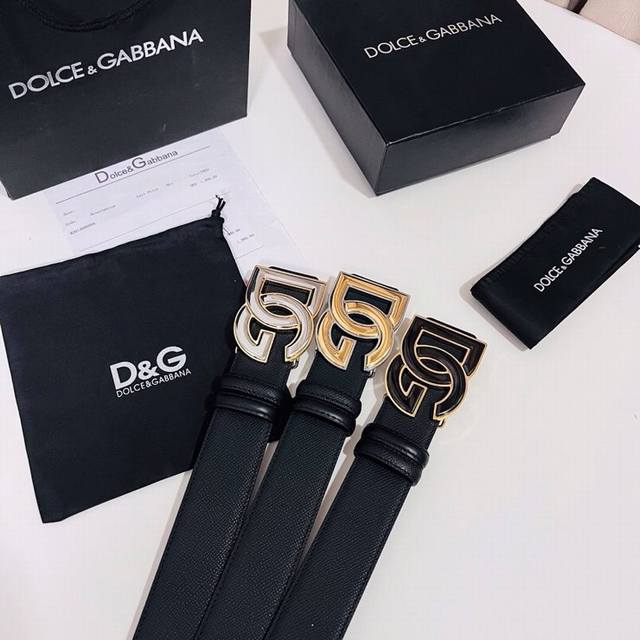200 Dolce&Gabbana ，经典徽标腰带,优雅点睛各式造型，男士牛皮腰带，4.0Cm。
