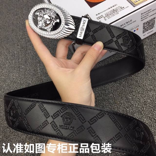 皮带：Versace.范思哲镶钻 腰带：顶级原单复刻版本 赠送专柜全套礼盒包装 等级：意大利进口百分百头层牛皮，范思哲.Versace，世界著名奢侈品品牌，内穿