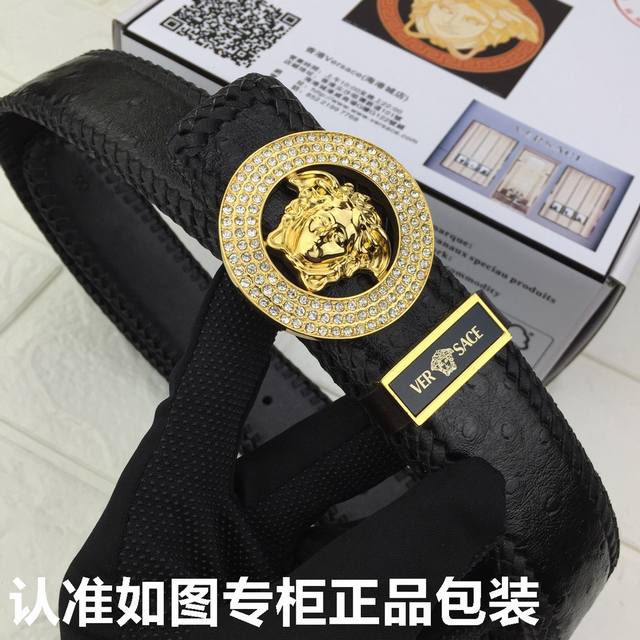 品牌：范思哲.Versace原单 型号：请认准如图专柜正品包装 等级：意大利进口百分百头层牛皮，编织鸵鸟纹。Versace.范思哲，世界著名奢侈品品牌。进口头层