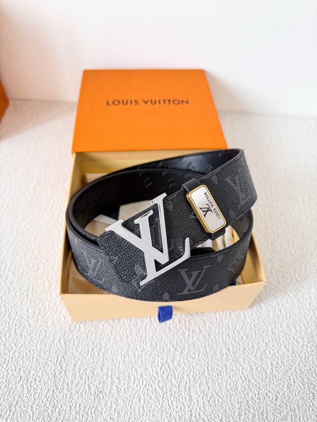 品名: Lv..路易..威登腰带皮带原单 型号:挂扣,经典纯钢材质挂扣,头层牛皮,图片实物拍摄 材料:头层牛皮,挂扣系列,纯钢材质扣头,钯镀电镀工艺永不掉色。原 品名: Lv..路易..威登腰带皮带原单 型号:挂扣,经典纯钢材质挂扣,头层牛皮,图片实物拍摄 材料:头层牛皮,挂扣系列,纯钢材质扣头,钯镀电镀工艺永不掉色。原