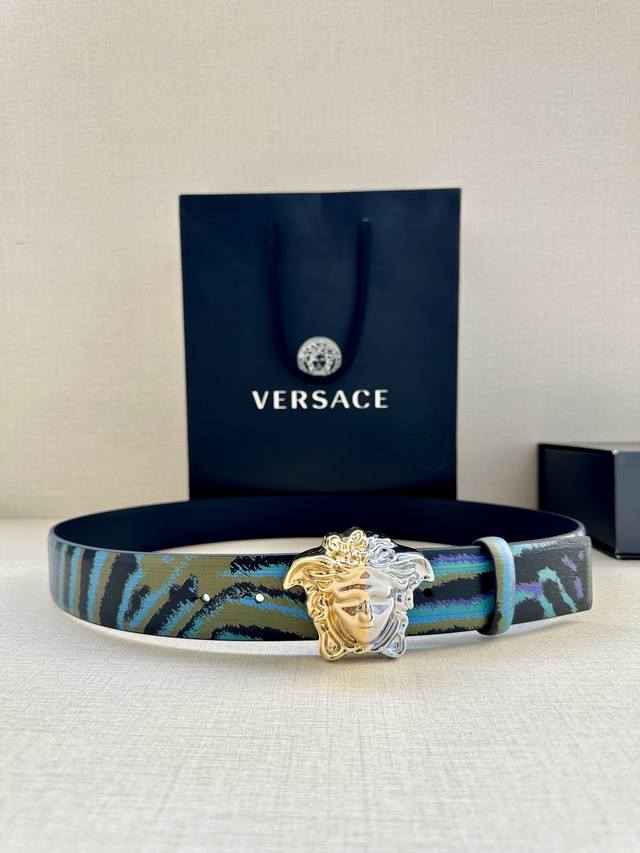 220 宽度3.8Cm Versace 皮带，配有立体La Medusa双面搭扣，一面饰有Barroco印花。 La Medusa搭扣 腰带环 底 面料：100