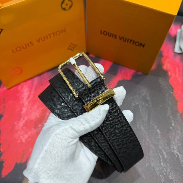 Lv 宽度3.5 高品质货品 3E220 双面头层小牛皮材质,真材实料,支持质检, 精细的做工,用心制作。 扣头:纯铜扣 多色可选 码数:100-125Cm 包 Lv 宽度3.5 高品质货品 3E220 双面头层小牛皮材质,真材实料,支持质检, 精细的做工,用心制作。 扣头:纯铜扣 多色可选 码数:100-125Cm 包