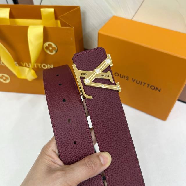 Lv 原单牛皮 3.8宽度 正品一体纯钢铸造五金,原厂皮料。 Lv 原单牛皮 3.8宽度 正品一体纯钢铸造五金,原厂皮料。