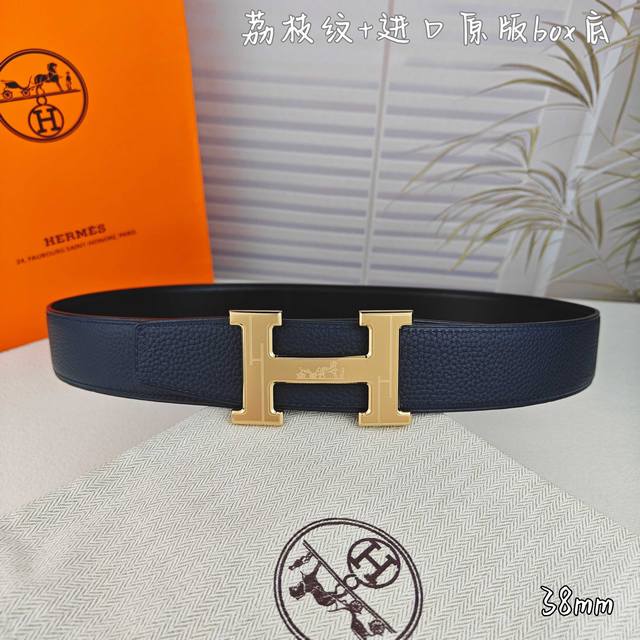 230 Hermè 爱马仕 经典平头 双面原版 原单品质 进口头层牛皮 深蓝色荔枝纹搭配黑色平纹 寸半38Mm 配H花纹金 银钢扣 230 Hermè 爱马仕 经典平头 双面原版 原单品质 进口头层牛皮 深蓝色荔枝纹搭配黑色平纹 寸半38Mm 配H花纹金 银钢扣