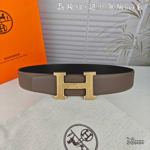 230 Hermè 爱马仕 经典平头 双面原版 原单品质 进口头层牛皮 灰色荔枝纹搭配黑色平纹 寸半38Mm 配H花纹金 银钢扣 230 Hermè 爱马仕 经典平头 双面原版 原单品质 进口头层牛皮 灰色荔枝纹搭配黑色平纹 寸半38Mm 配H花纹金 银钢扣