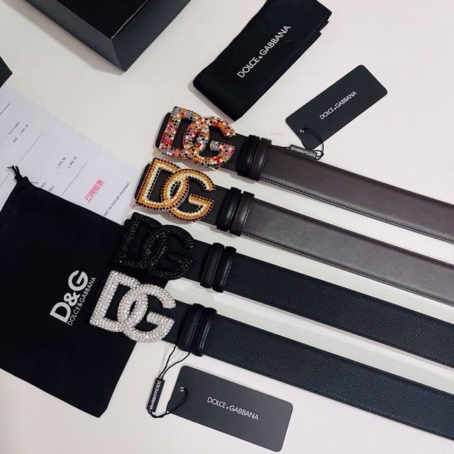 240 杜嘉班纳 全新双面小牛皮腰带，缀以满天星电镀金属 Dg 交叉造型徽标搭扣，4.0Cm