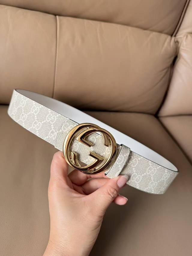 160--当季新款，40宽双面平纹进口头层，一面帆布印花 一面白色进口牛皮，搭配精品挂扣