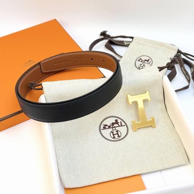 160--爱马仕: Hermes 宽度3.2Cm 3.8Cm 可供选择 精品五金 搭配进口牛皮带身 以其精湛工艺高品质材料和经典设计备受推崇 是男士腰带顶级选择 160--爱马仕: Hermes 宽度3.2Cm 3.8Cm 可供选择 精品五金 搭配进口牛皮带身 以其精湛工艺高品质材料和经典设计备受推崇 是男士腰带顶级选择