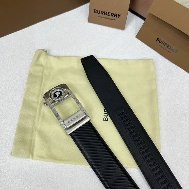 190品牌： 巴宝莉 新款进口小牛皮，手感细腻柔软。搭配纯钢自动精品钢扣，宽度：3.5Cm