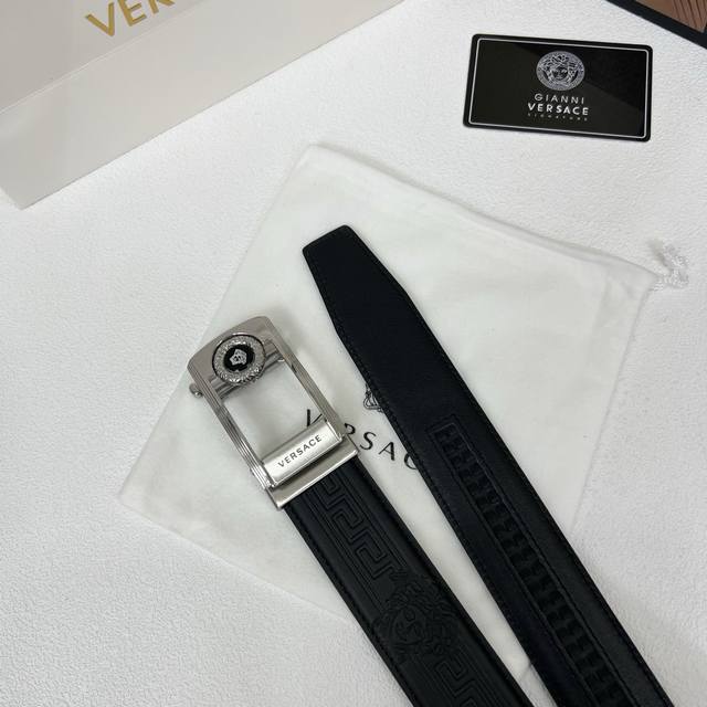 190 范思哲 新款进口小牛皮，手感细腻柔软。搭配纯钢自动精品钢扣，宽度：3.5Cm