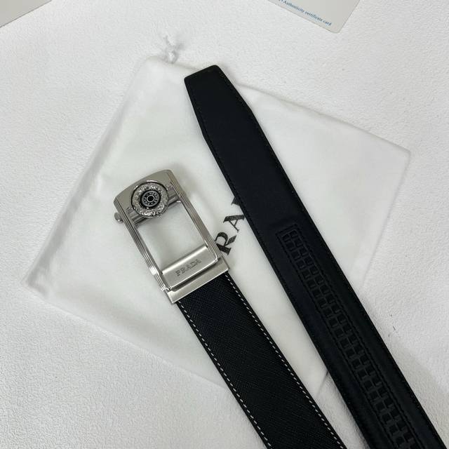 190 Prada's new imported calfskin leather, with a delicate and soft feel. Paired 190 Prada's new imported calfskin leather, with a delicate and soft feel. Paired