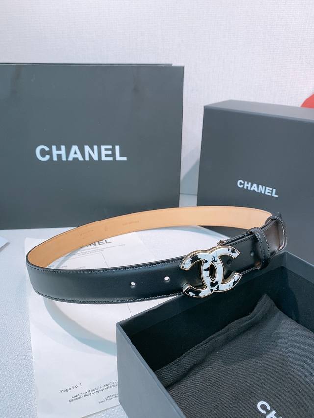 190 - Chanel's new belt. Made of cowhide leather, the classic double C logo is e 190 - Chanel's new belt. Made of cowhide leather, the classic double C logo is e