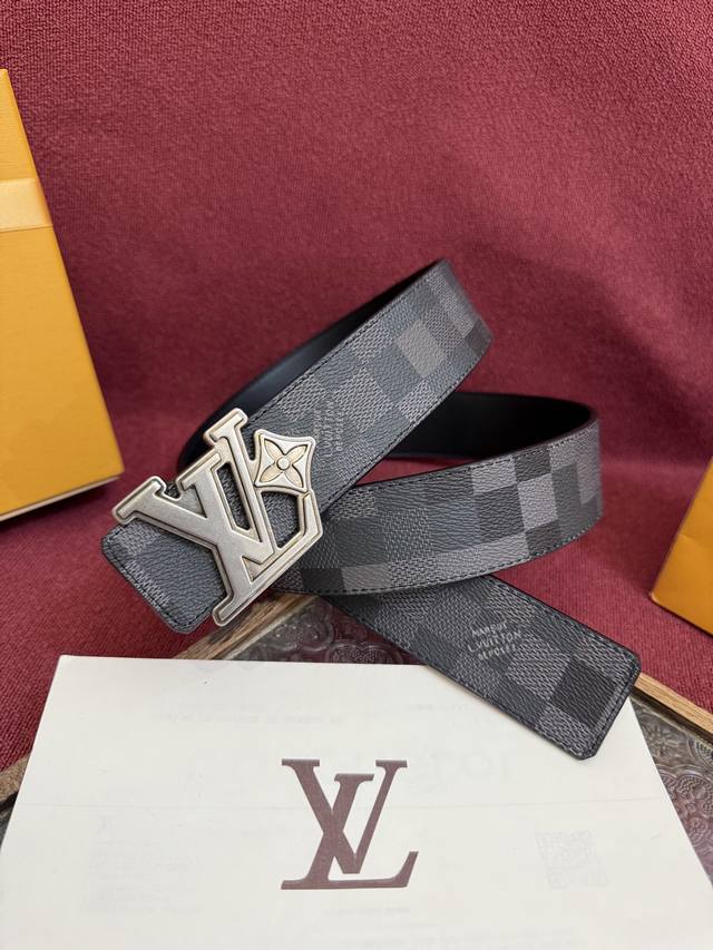 170--Lv Dimension 4.0 reversible belt introduces classic style to a fresh design 170--Lv Dimension 4.0 reversible belt introduces classic style to a fresh design