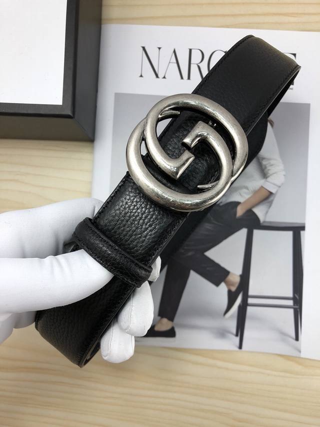 Comes with a full set of boutique gift box packaging. Gucci: Original single-lay Comes with a full set of boutique gift box packaging. Gucci: Original single-lay