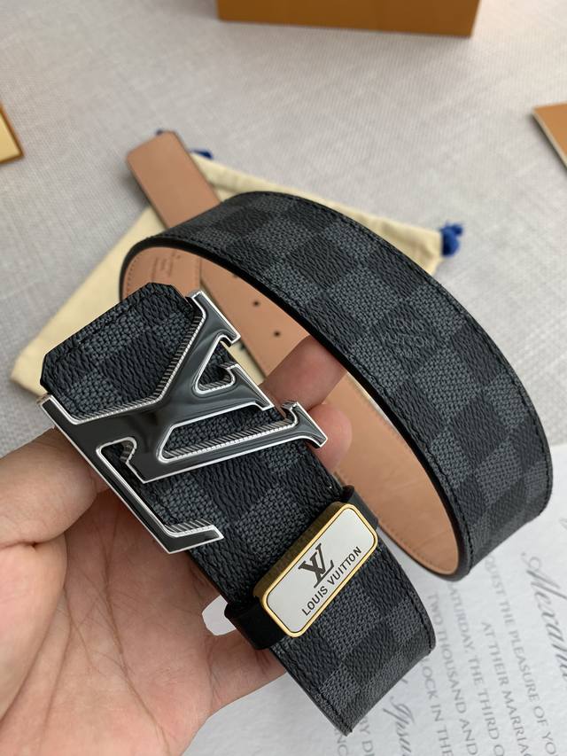 Product Name: Louis Vuitton Belt - Original Single Belt Model: Hook buckle, clas Product Name: Louis Vuitton Belt - Original Single Belt Model: Hook buckle, clas