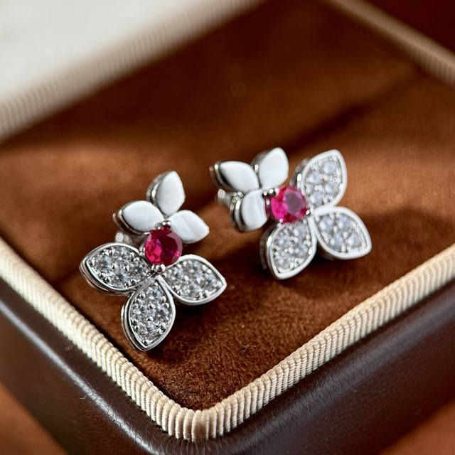 Ke Ying style retro fashion versatile metallic polished three-petal flower earri