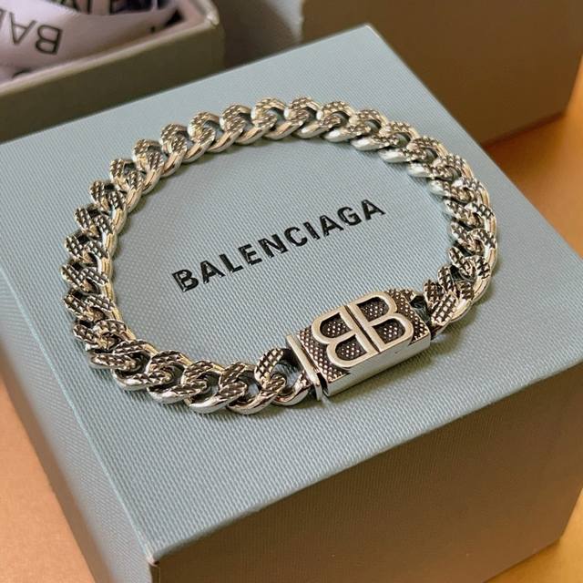 High-quality, high-quality original Balenciaga bracelet, brand new, identical to