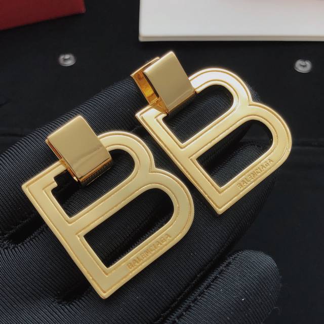ID2991720Fff, Item No. Bed0010, Balenciag* Latest Bb smooth ear hook, same Zp br