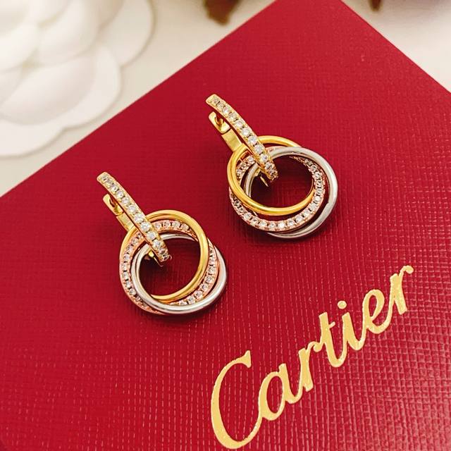 Ke007 Cartie*Cartier's latest tricolor diamond-encrusted round earrings, made of Ke007 Cartie*Cartier's latest tricolor diamond-encrusted round earrings, made of