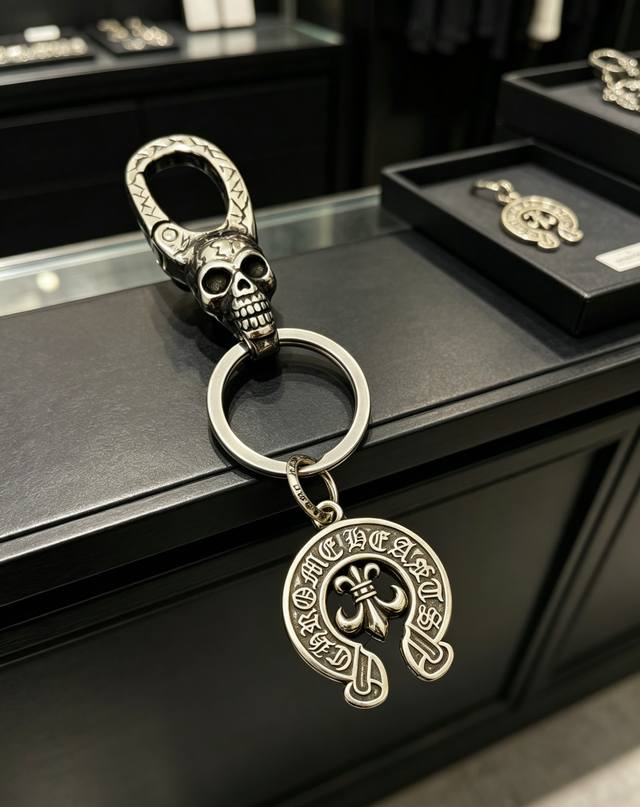 Skull and Horseshoe Keychain A popular 2026 Chrome Hearts keychain. Made in a vi